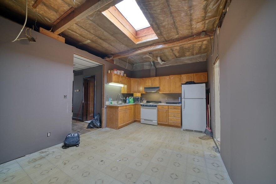 More Photos Of 10325 Cadieux Rd, Detroit Flex For Sale