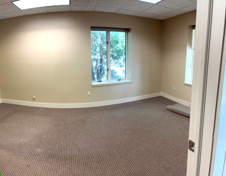 More Photos Of 1249 Lehigh Station Rd, Henrietta Warehouse For Lease