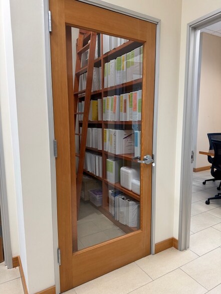 More Photos Of 885 Patriot Dr, Moorpark Research And Development For Lease