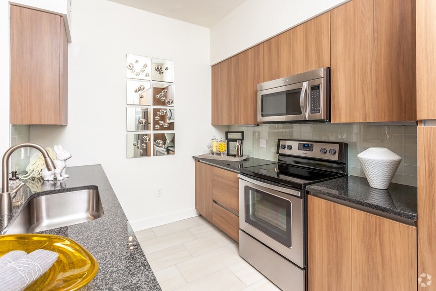 More Photos Of 20000 W Dixie Hwy, Miami Unknown For Lease