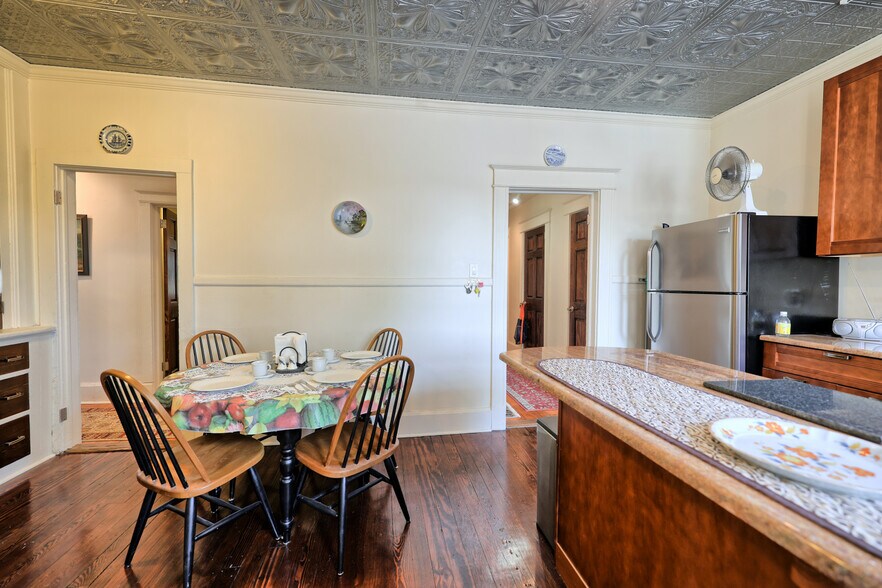 More Photos Of 511 Warren St, Hudson Storefront Retail Residential For Sale