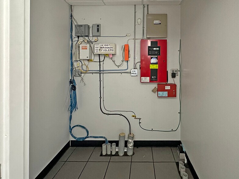 More Photos Of 1567 Branan Field Rd, Middleburg Freestanding For Lease