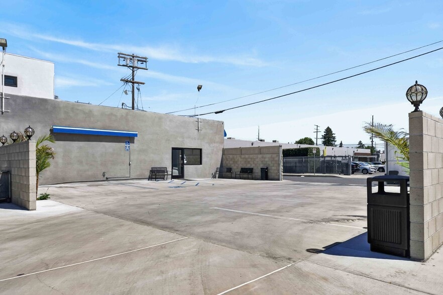 More Photos Of 14723 Aetna St, Van Nuys Auto Repair For Sale