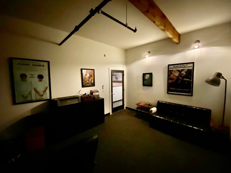 More Photos Of 2330 NW 31st Ave, Portland Flex For Sale