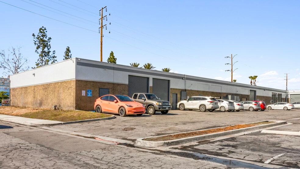 More Photos Of 165 W Hospitality Ln, San Bernardino Flex For Lease