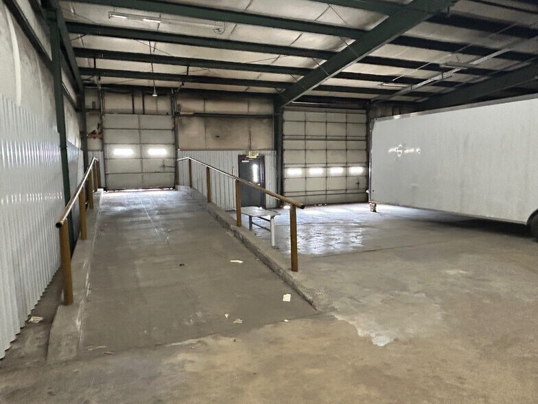 More Photos Of 480 Valley Road, Corydon Warehouse For Lease