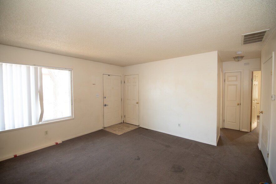 More Photos Of 146 E Saint Clair Ave, Longmont Apartments For Sale