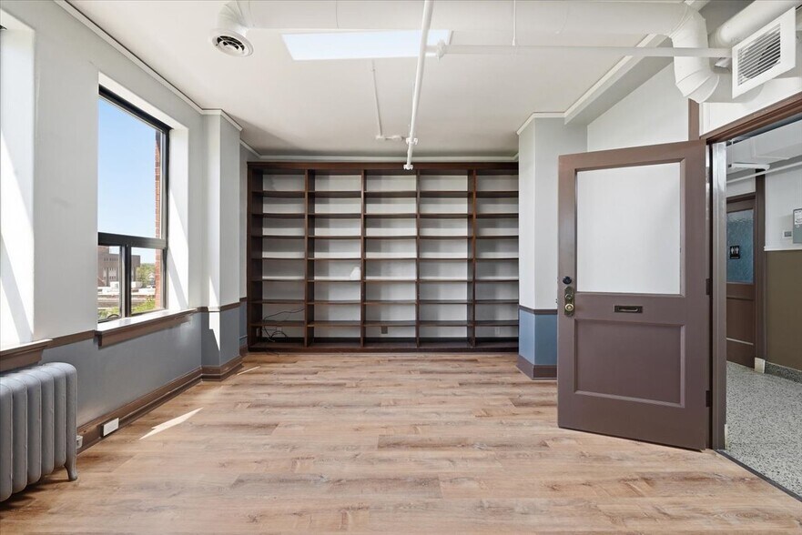 More Photos Of 500 Willow Ave, Council Bluffs Office For Lease