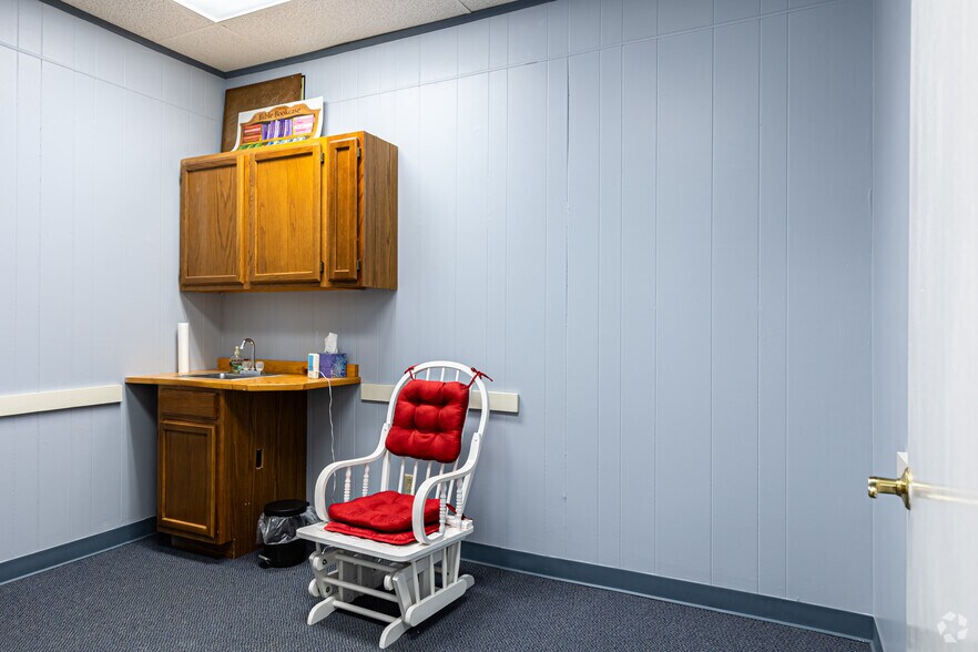 More Photos Of 816-818 NW Park Ln, Lee's Summit Office For Lease