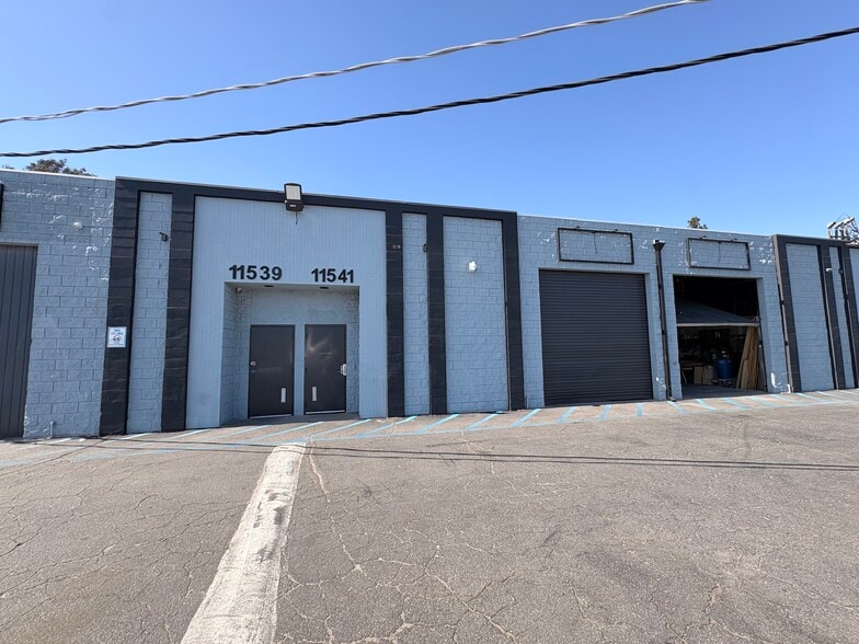 Primary Photo Of 11541 Tuxford St, Sun Valley Warehouse For Lease