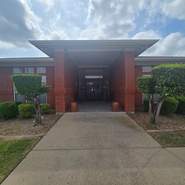 More Photos Of 1770 Country Club Dr, Mansfield Daycare Center For Lease