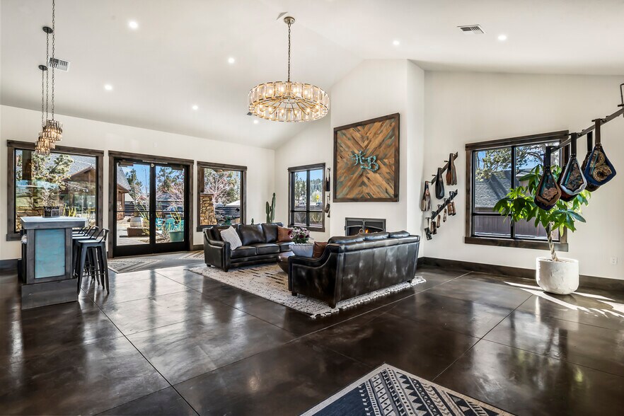 More Photos Of 19885 7th St, Bend Flex For Sale