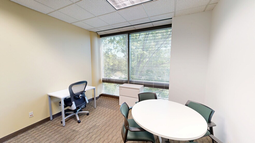 More Photos Of 1-2 Chase Corporate Dr, Hoover Coworking Space