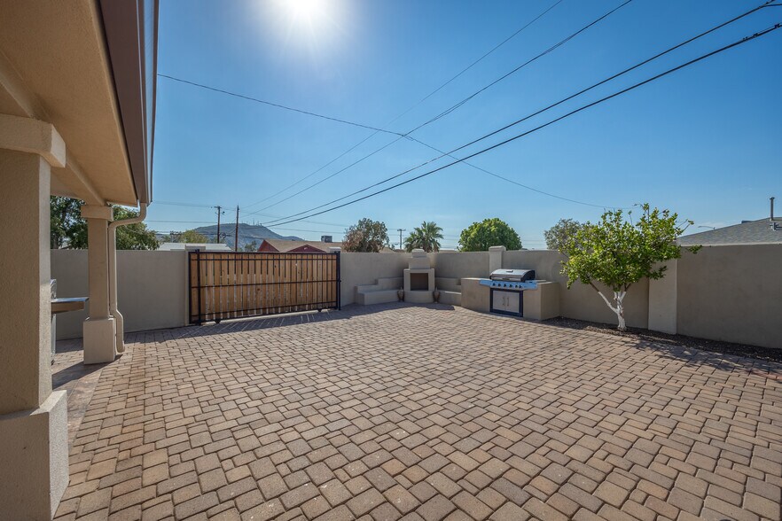 More Photos Of XXXXW Assisted Living Dr., Phoenix Assisted Living For Sale
