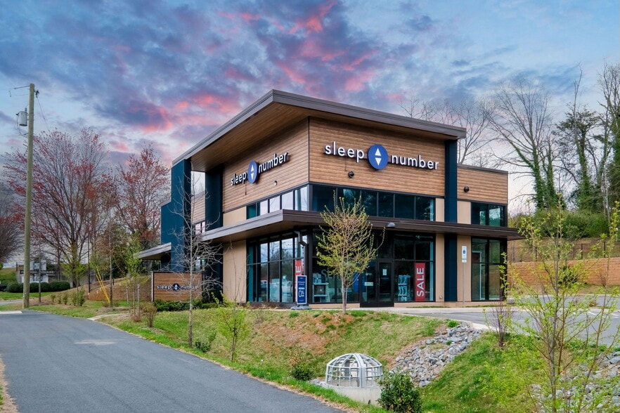 Primary Photo Of 1431 Seminole Trl, Charlottesville Freestanding For Sale