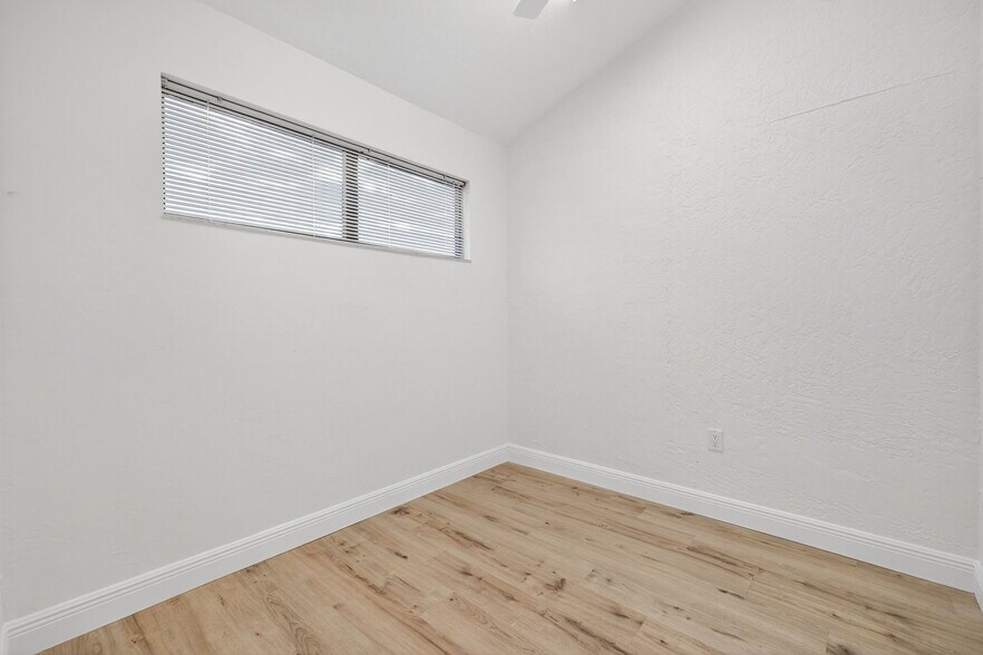 More Photos Of 5235 Ramsey Way, Fort Myers Office For Sale