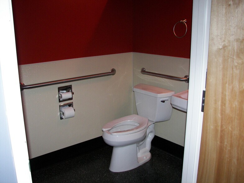 More Photos Of 600 NW Naito Pkwy, Portland General Retail For Sale