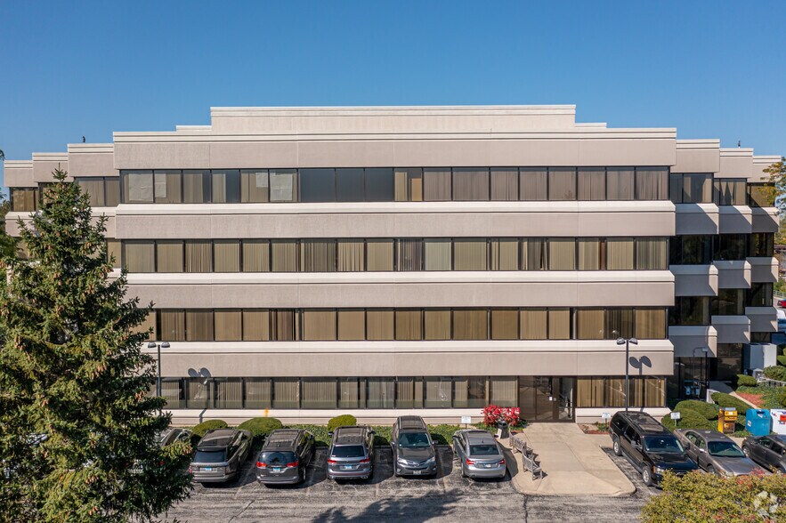 More Photos Of 360 W Butterfield Rd, Elmhurst Medical For Lease