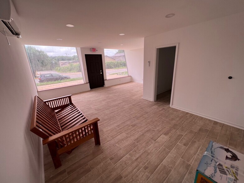 More Photos Of 833 Oliver Ave, Aurora Warehouse For Sale