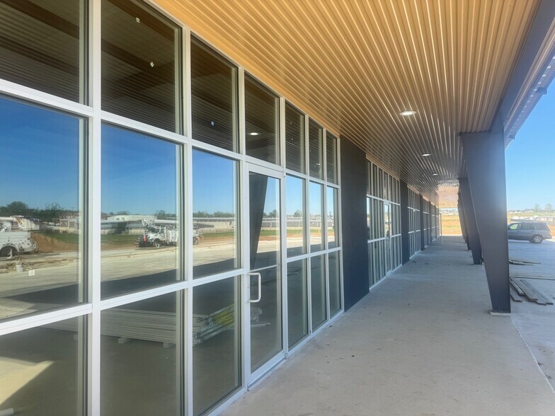 More Photos Of 4380 Roy Rd, Shreveport Flex For Lease