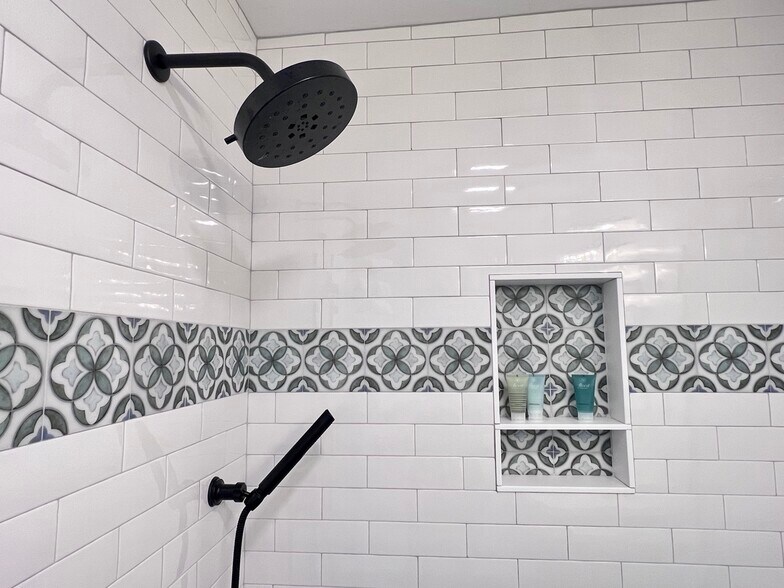 More Photos Of 3063 Bristol Rd, New Harbor Hospitality For Sale