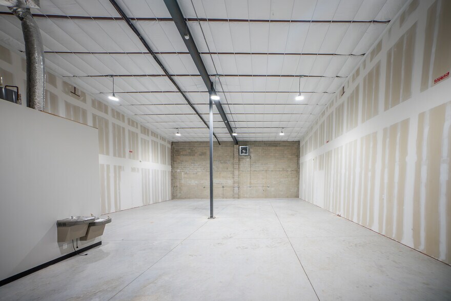 More Photos Of 11201 49th St N, Clearwater Unknown For Lease