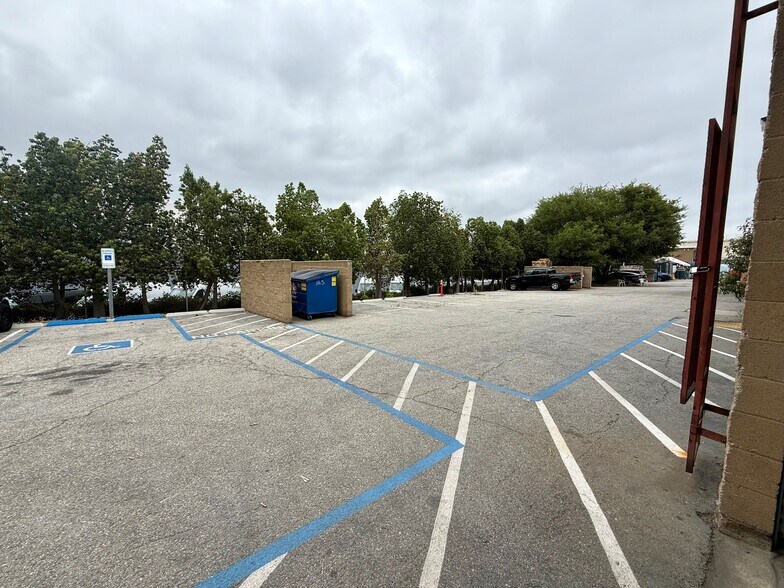 More Photos Of 1165 W Mahalo Pl, Compton Manufacturing For Lease