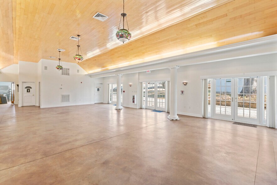 More Photos Of 23130 Briar Patch Ln, Middleburg Hospitality For Sale