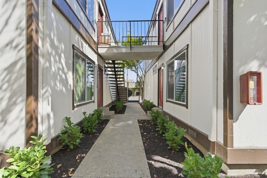 More Photos Of 1640 23rd St, San Pablo Apartments For Sale