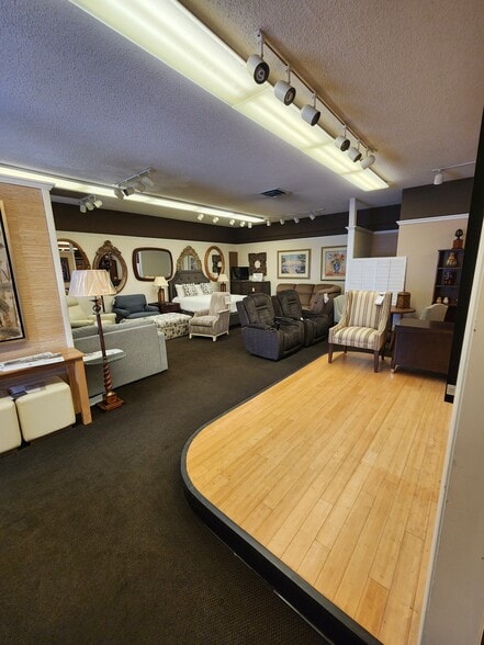 More Photos Of 706 Trancas St, Napa Freestanding For Lease