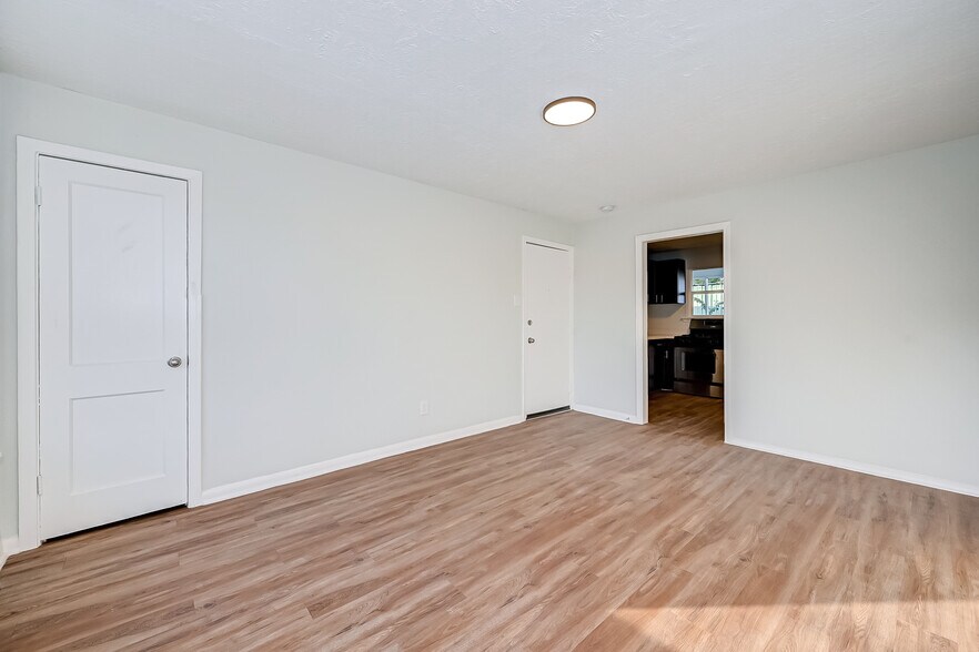 More Photos Of 6420 Conley St, Houston Apartments For Sale