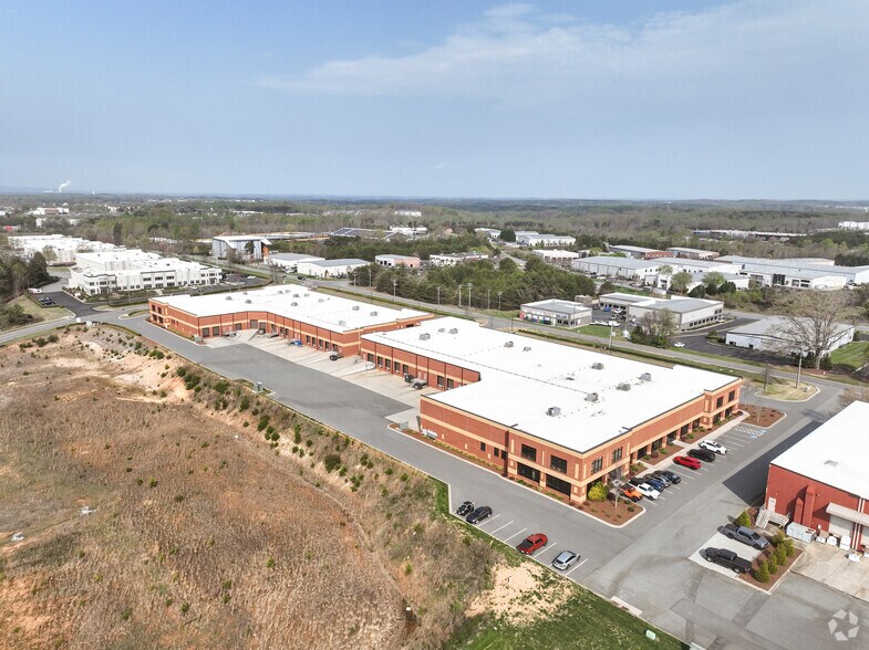 More Photos Of 115 Corporate Center Dr, Mooresville Light Distribution For Lease