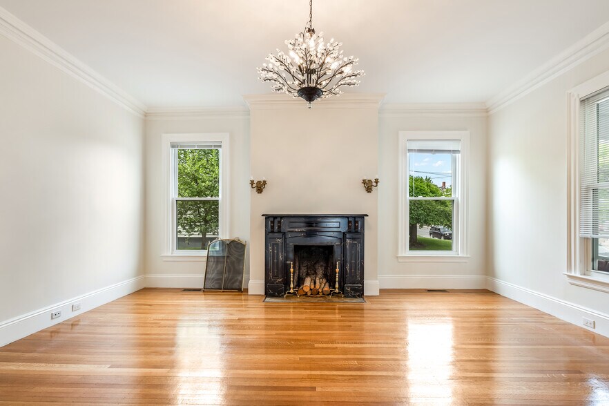More Photos Of 180 Jackson St, Lawrence Office For Lease