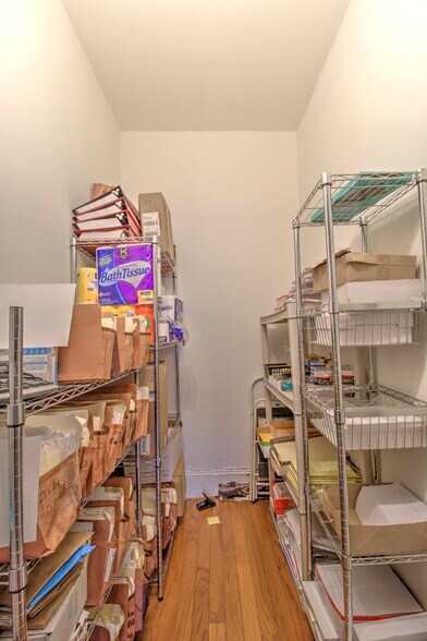 More Photos Of 944 E Silver Springs Blvd, Ocala Office For Sale