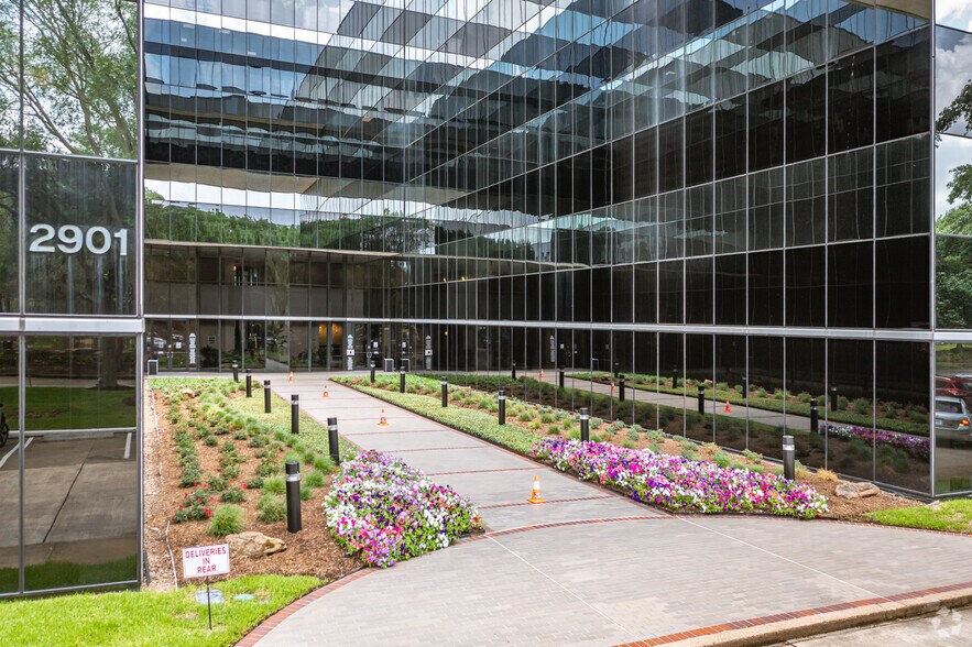 More Photos Of 2901 Wilcrest Dr, Houston Office For Lease