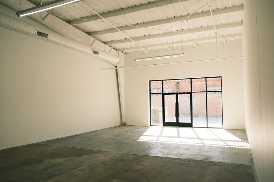 More Photos Of 126 Glass St, Dallas Office For Sale