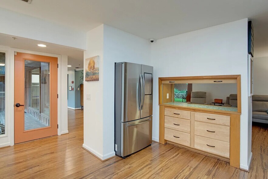 More Photos Of 921 NW 9th St, Grand Prairie Assisted Living For Sale