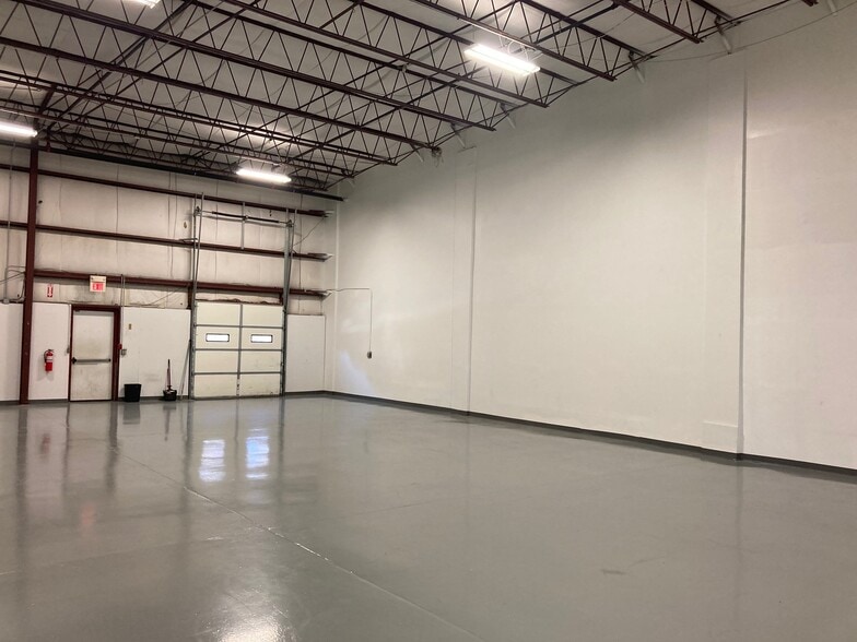 More Photos Of 41 Industrial Dr, Exeter Service For Lease