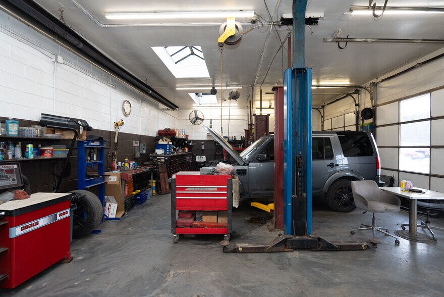 More Photos Of 16130 E Nine Mile Rd, Eastpointe Auto Repair For Sale