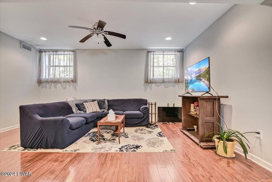 More Photos Of 186 Ledgedale Rd, Lake Ariel Apartments For Sale
