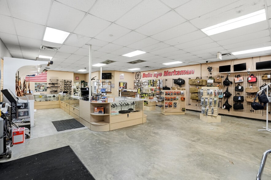 More Photos Of 6190 Parkway North Dr, Cumming Light Distribution For Sale