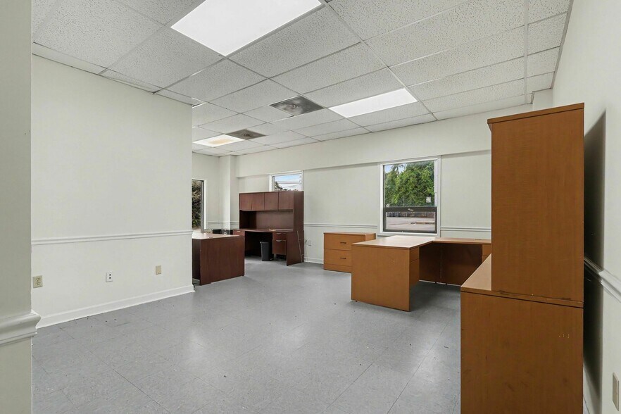 More Photos Of 1445 Cleveland Ave, East Point Showroom For Sale