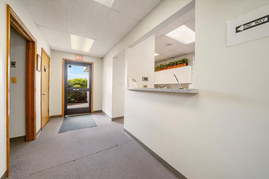 More Photos Of 468 Gidney Ave, Newburgh Medical For Sale