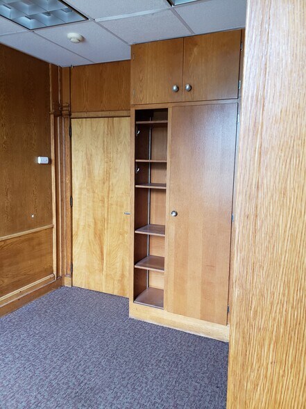 More Photos Of 2000 West St, Union City Office Residential For Sale