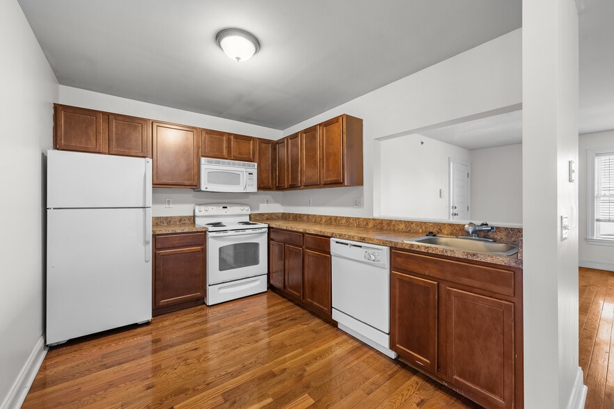 More Photos Of 711 Windsor St, Wilmington Apartments For Sale