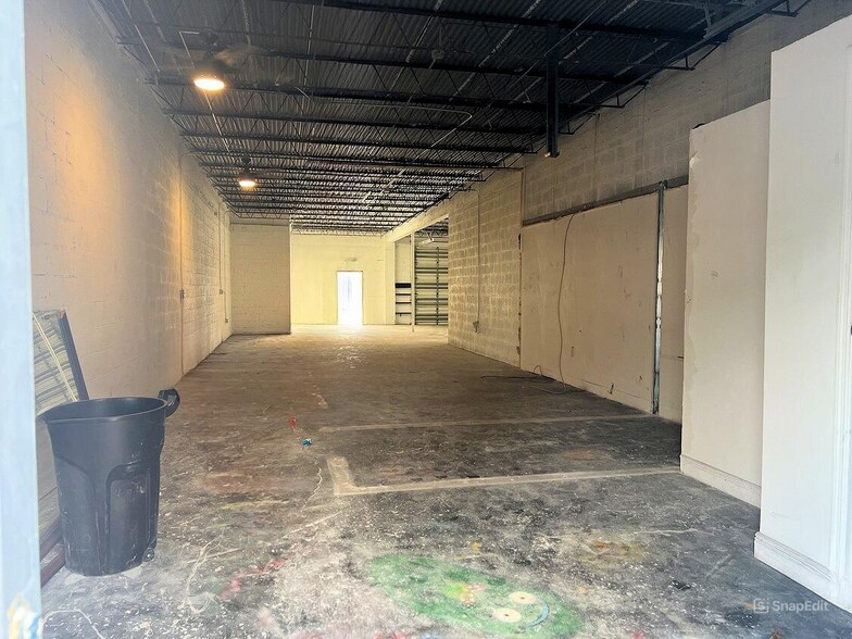 More Photos Of 519-533 NE 34th St, Oakland Park Warehouse For Lease