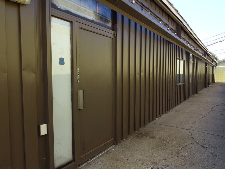 More Photos Of 4540 Emerson Ave, Parkersburg Bar For Lease