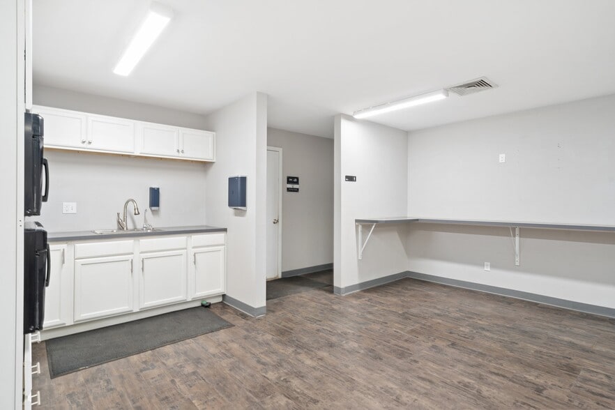 More Photos Of 707 County Line Rd, Palmer Lake Warehouse For Sale