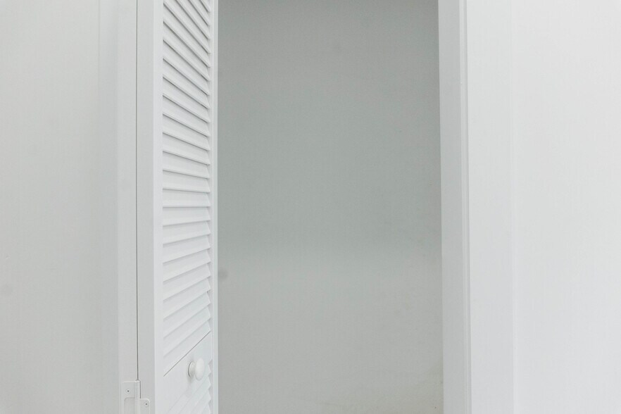 More Photos Of 122 Atando Ave, Charlotte Service For Lease