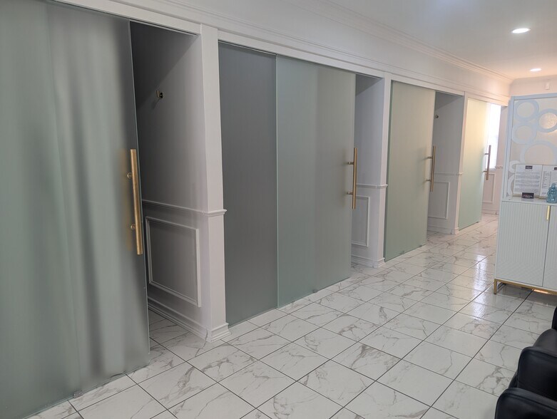 More Photos Of 20214 45th Ave, Bayside Medical For Lease